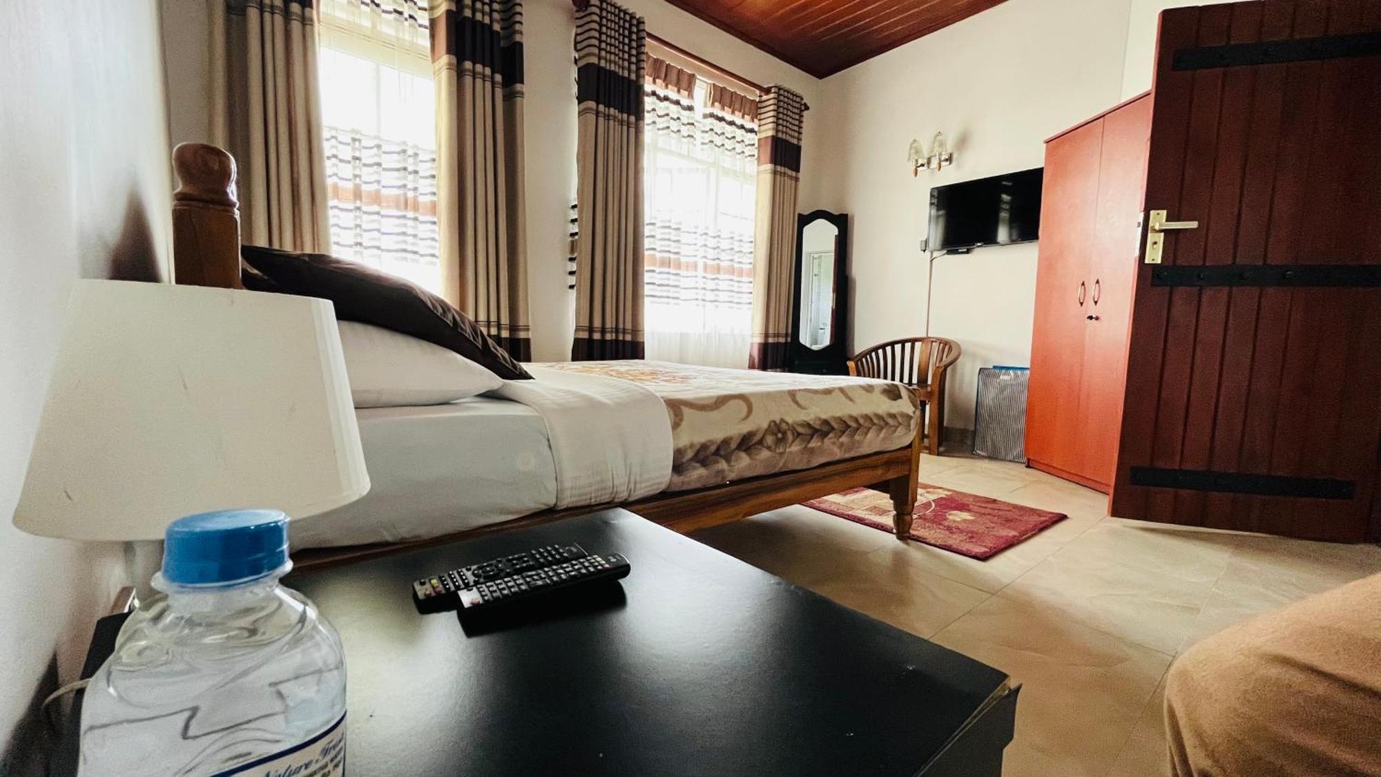 Thuring'S Holiday Bungalow Νουβάρα Ελίγια Εξωτερικό φωτογραφία